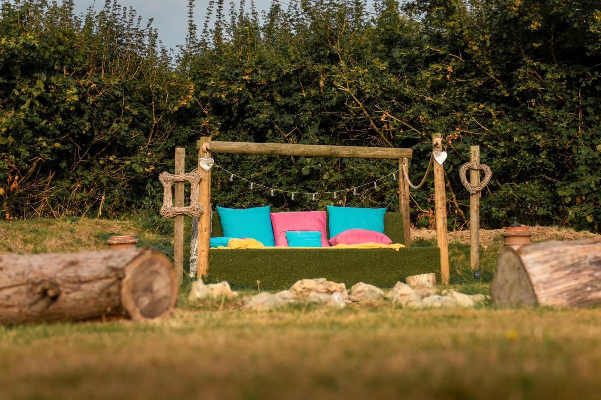 The Follies Glamping Hotel Maidstone Exterior foto