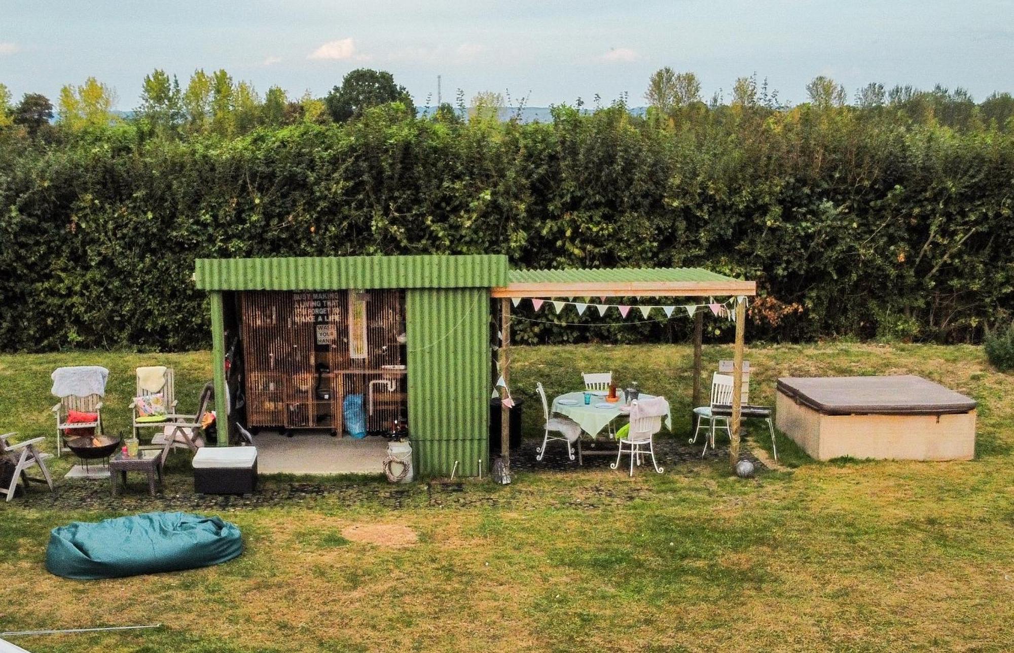 The Follies Glamping Hotel Maidstone Exterior foto