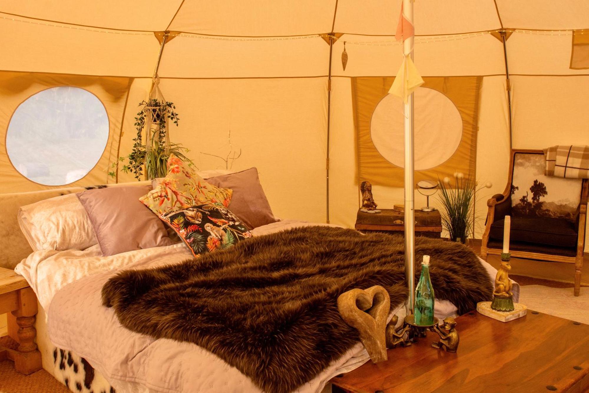 The Follies Glamping Hotel Maidstone Exterior foto